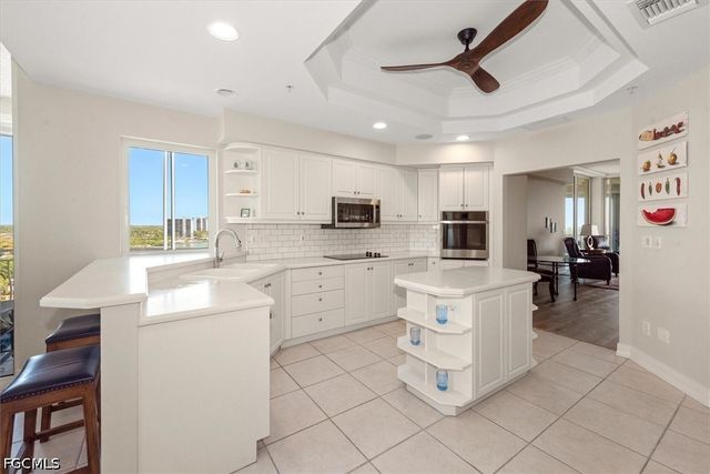 425 Dockside DR PH-1, Naples, FL 34110