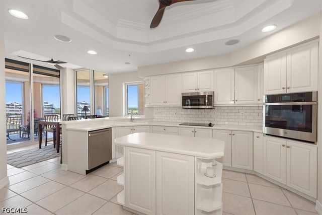 425 Dockside DR PH-1, Naples, FL 34110