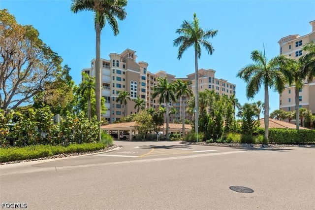 425 Dockside DR PH-1, Naples, FL 34110