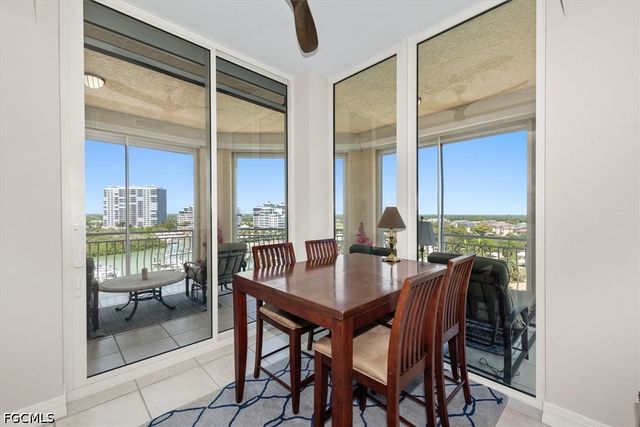 425 Dockside DR PH-1, Naples, FL 34110