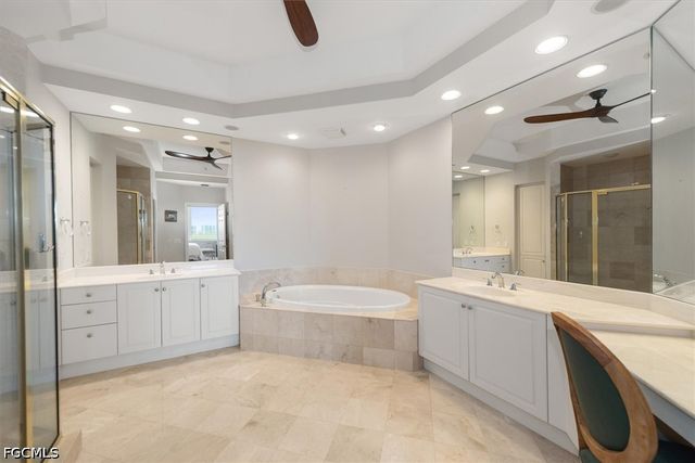 425 Dockside DR PH-1, Naples, FL 34110