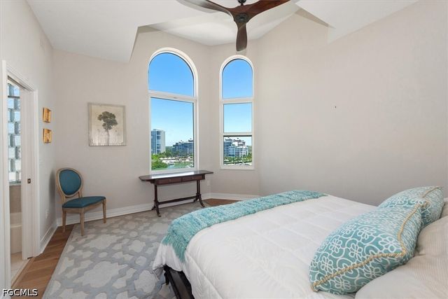 425 Dockside DR PH-1, Naples, FL 34110
