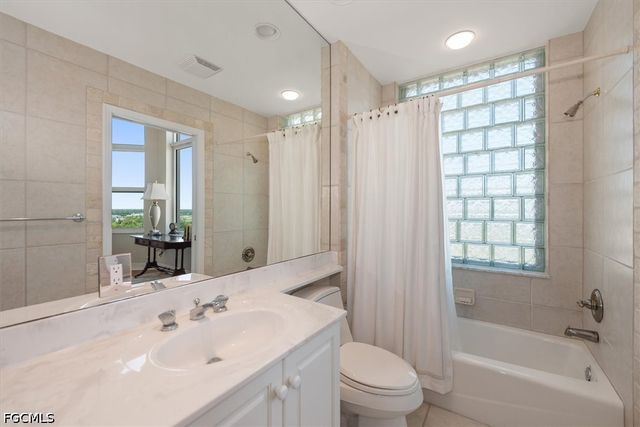 425 Dockside DR PH-1, Naples, FL 34110