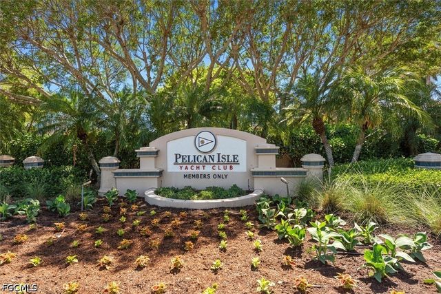 425 Dockside DR PH-1, Naples, FL 34110