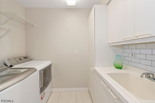 425 Dockside DR PH-1, Naples, FL 34110