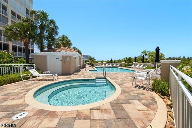 425 Dockside DR PH-1, Naples, FL 34110