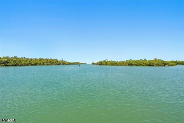 425 Dockside DR PH-1, Naples, FL 34110