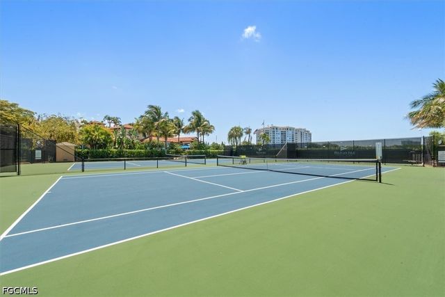 425 Dockside DR PH-1, Naples, FL 34110