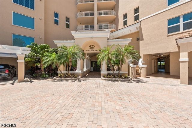 425 Dockside DR PH-1, Naples, FL 34110