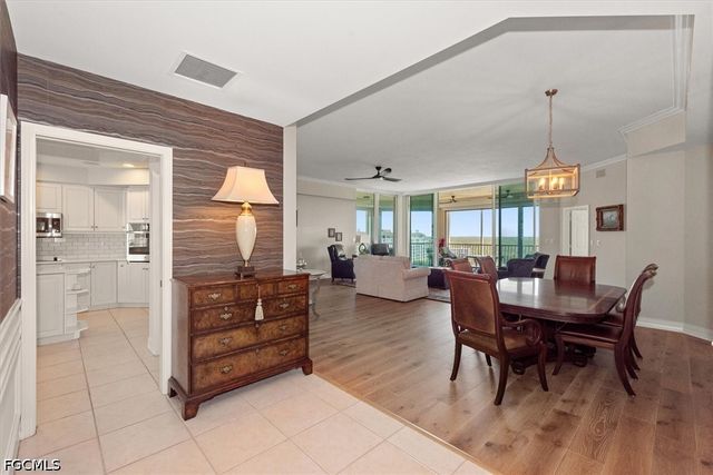 425 Dockside DR PH-1, Naples, FL 34110