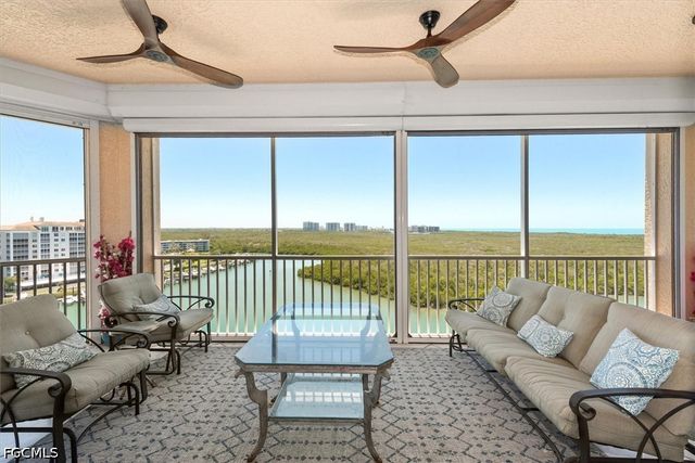 425 Dockside DR PH-1, Naples, FL 34110