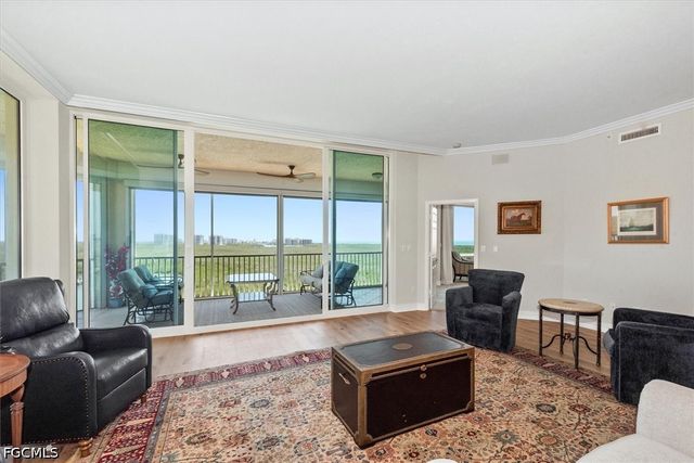 425 Dockside DR PH-1, Naples, FL 34110