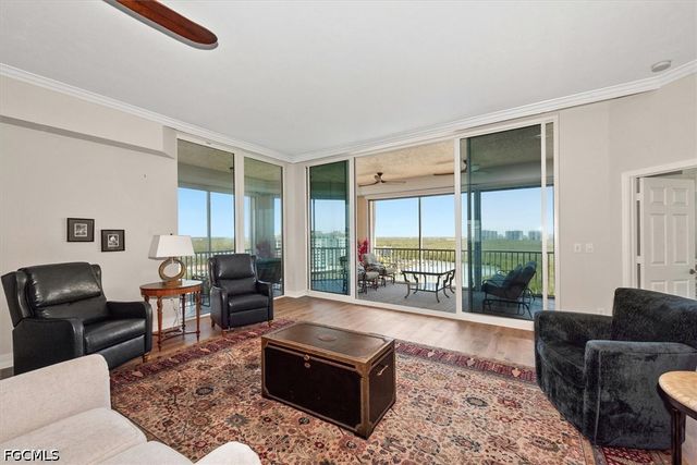 425 Dockside DR PH-1, Naples, FL 34110