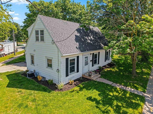 1120 N BADGER AVENUE, Appleton, WI 54914