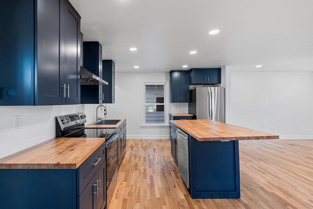 1120 N BADGER AVENUE, Appleton, WI 54914