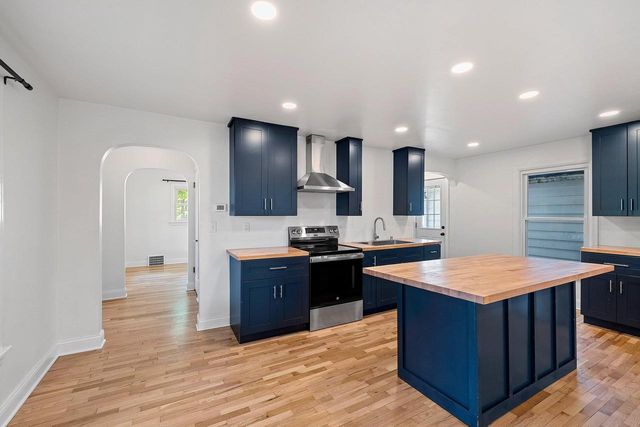 1120 N BADGER AVENUE, Appleton, WI 54914