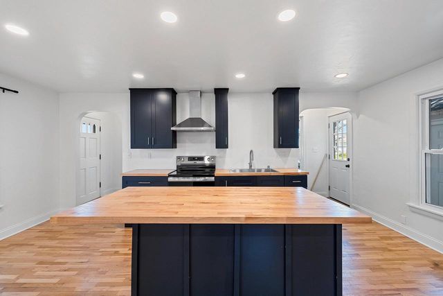 1120 N BADGER AVENUE, Appleton, WI 54914
