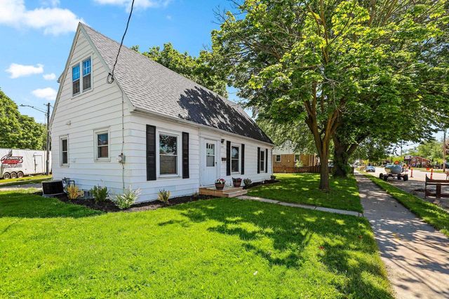 1120 N BADGER AVENUE, Appleton, WI 54914