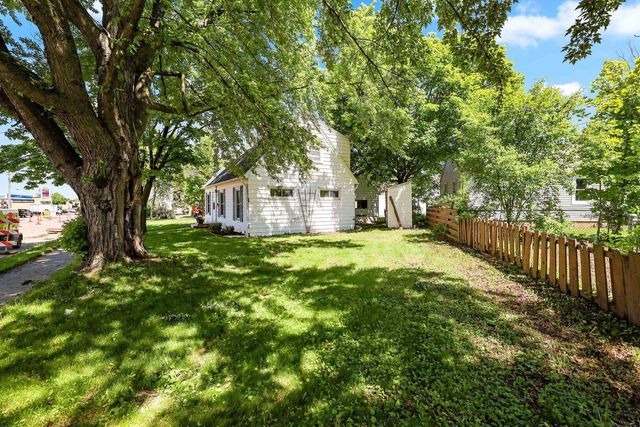 1120 N BADGER AVENUE, Appleton, WI 54914