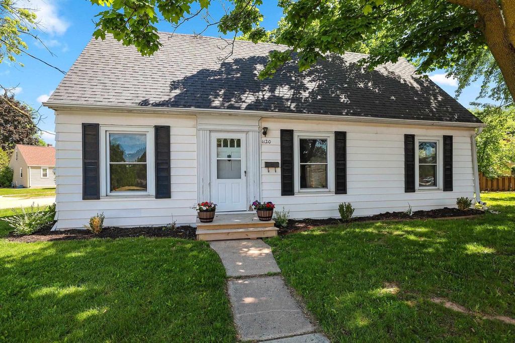 1120 N BADGER AVENUE, Appleton, WI 54914