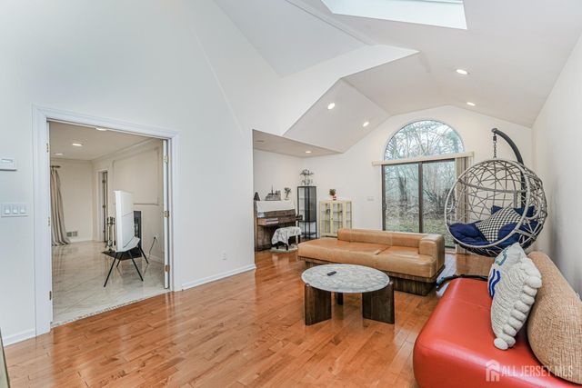 32 Rice Run, East Brunswick, NJ 08816