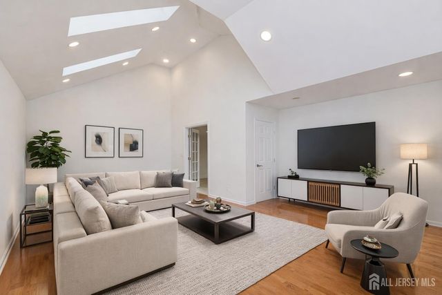 32 Rice Run, East Brunswick, NJ 08816