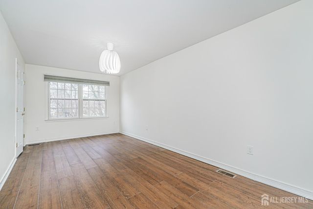 32 Rice Run, East Brunswick, NJ 08816