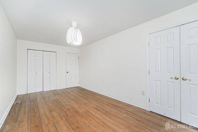 32 Rice Run, East Brunswick, NJ 08816