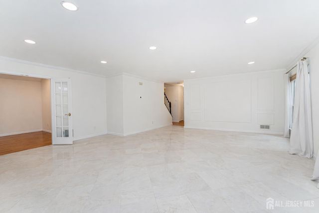 32 Rice Run, East Brunswick, NJ 08816