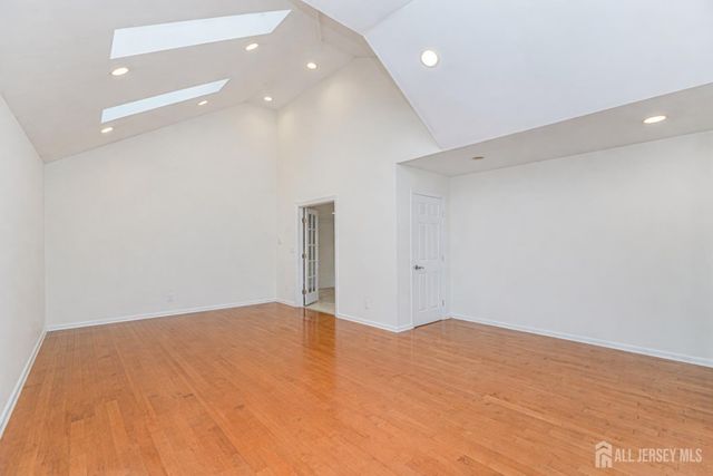 32 Rice Run, East Brunswick, NJ 08816