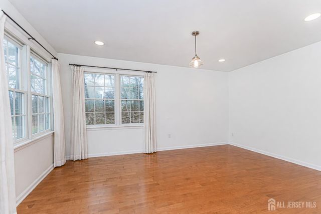 32 Rice Run, East Brunswick, NJ 08816