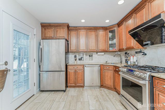 32 Rice Run, East Brunswick, NJ 08816