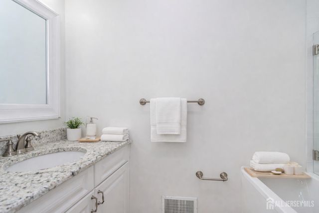 32 Rice Run, East Brunswick, NJ 08816