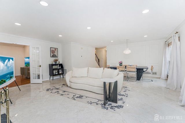 32 Rice Run, East Brunswick, NJ 08816