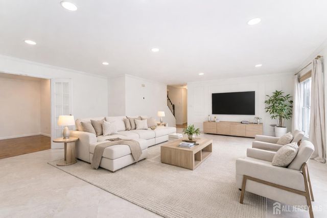 32 Rice Run, East Brunswick, NJ 08816