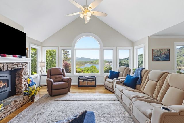 1925 Lakeview Summit Drive, Young Harris, GA 30582