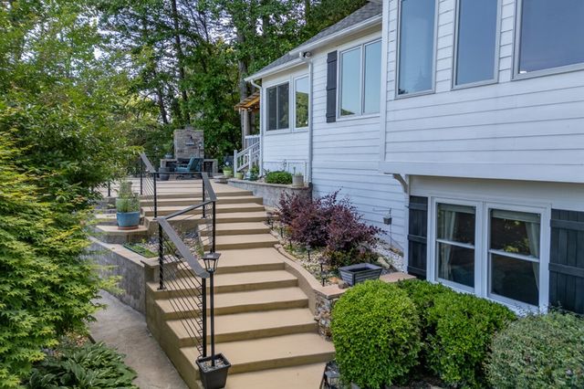 1925 Lakeview Summit Drive, Young Harris, GA 30582