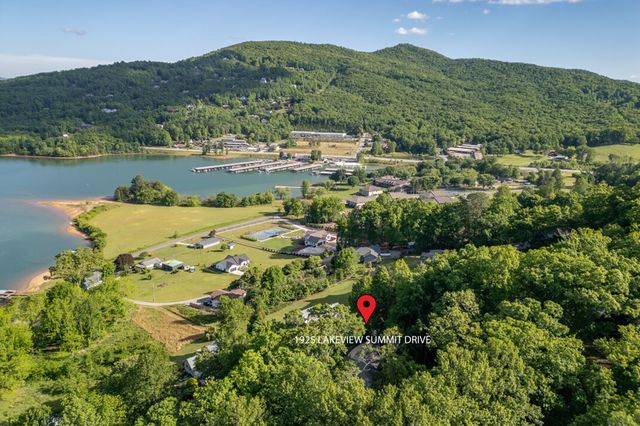 1925 Lakeview Summit Drive, Young Harris, GA 30582