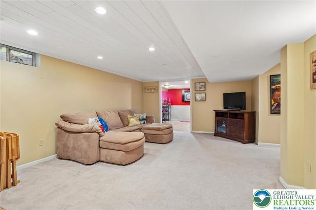 1738 Crownwood Street, Salisbury Twp, PA 18103