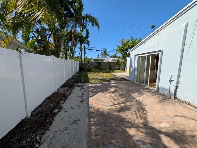 621 NE 56th Street, Oakland Park, FL 33334