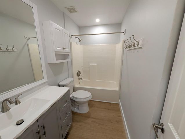 621 NE 56th Street, Oakland Park, FL 33334