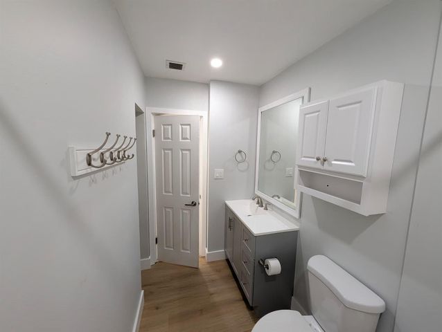 621 NE 56th Street, Oakland Park, FL 33334