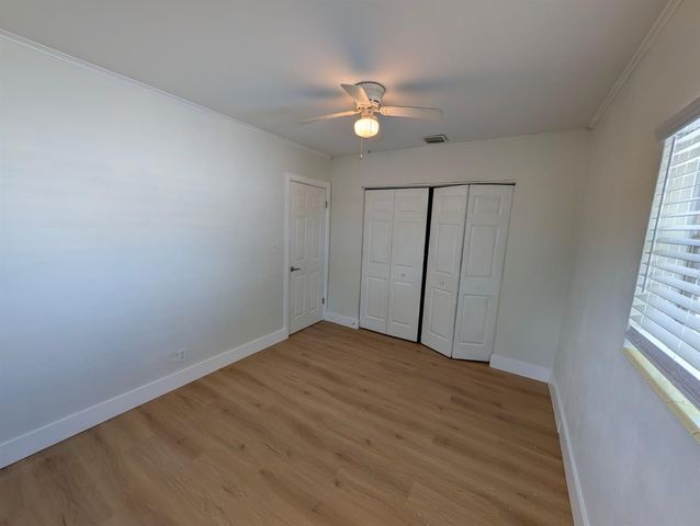 621 NE 56th Street, Oakland Park, FL 33334