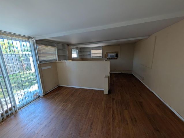 621 NE 56th Street, Oakland Park, FL 33334