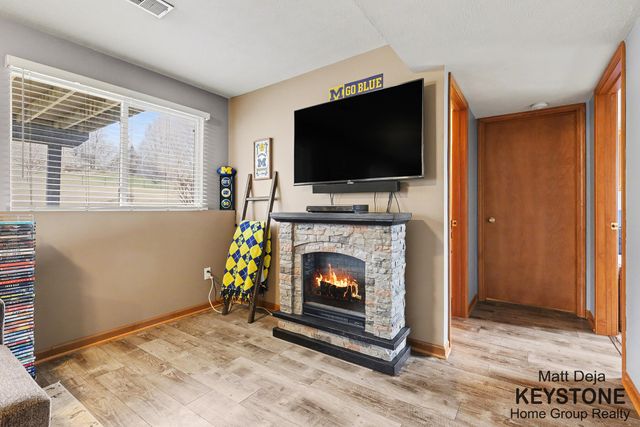 3567 Jacobs Corner Road NE, Rockford, MI 49341