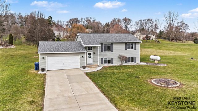 3567 Jacobs Corner Road NE, Rockford, MI 49341