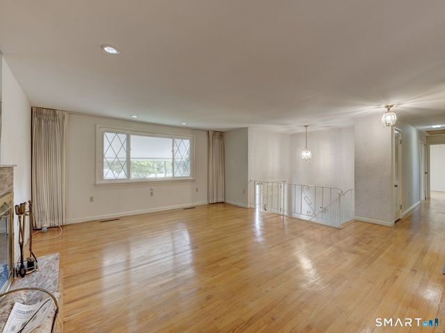 390 Ballfall Road, Middletown, CT 06457