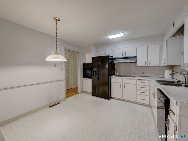 390 Ballfall Road, Middletown, CT 06457