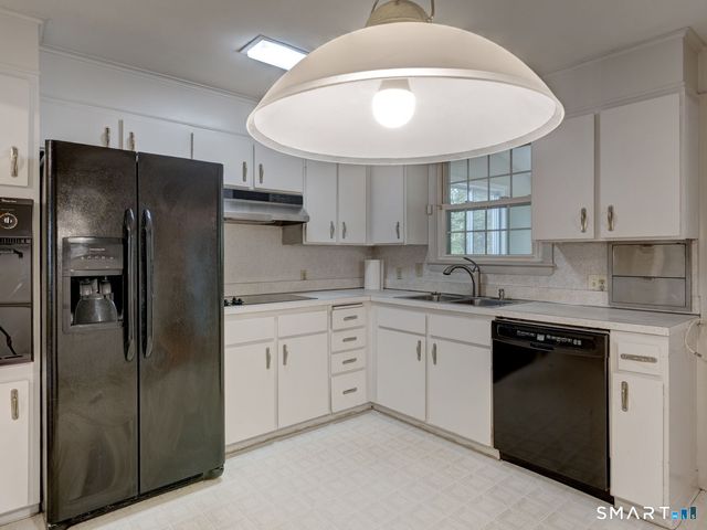 390 Ballfall Road, Middletown, CT 06457