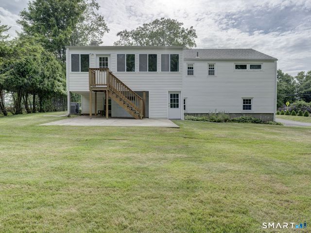 390 Ballfall Road, Middletown, CT 06457